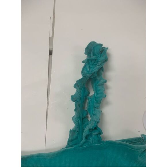 Cropped Tank  - Picture 4 of 7